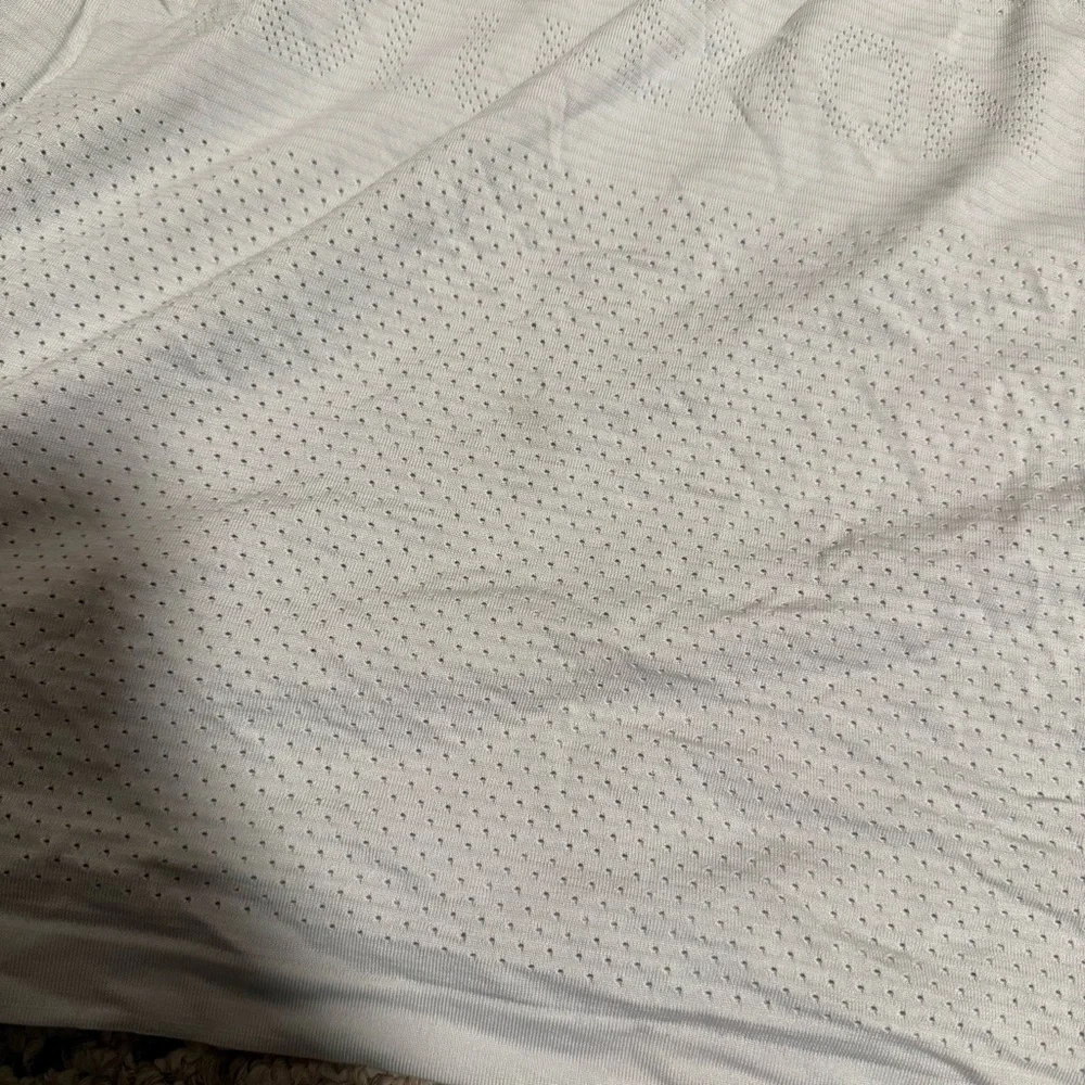Lululemon Breeze By Muscle Crop Tank *lululemon Silver Lilac Silver Lilac Size 4